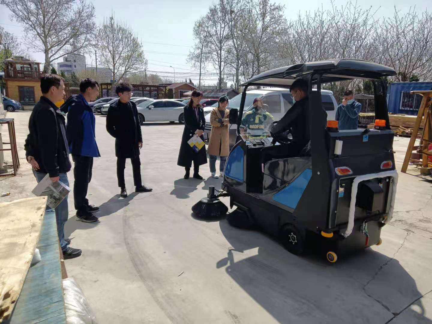 鼎潔盛世DJ1400A電動掃地車駕駛掃地清掃車再交機(jī)96
